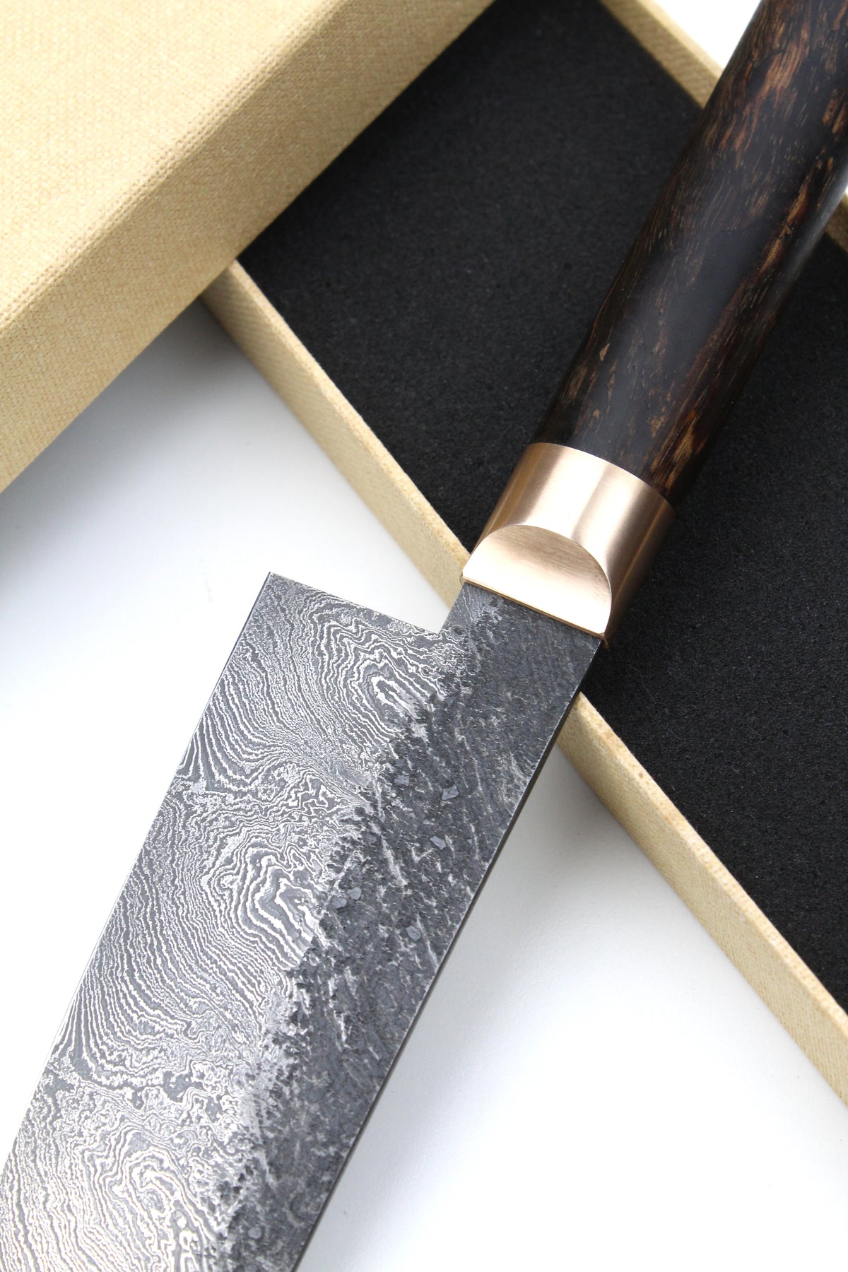 Damascus Santoku 320L Torsion Walnut