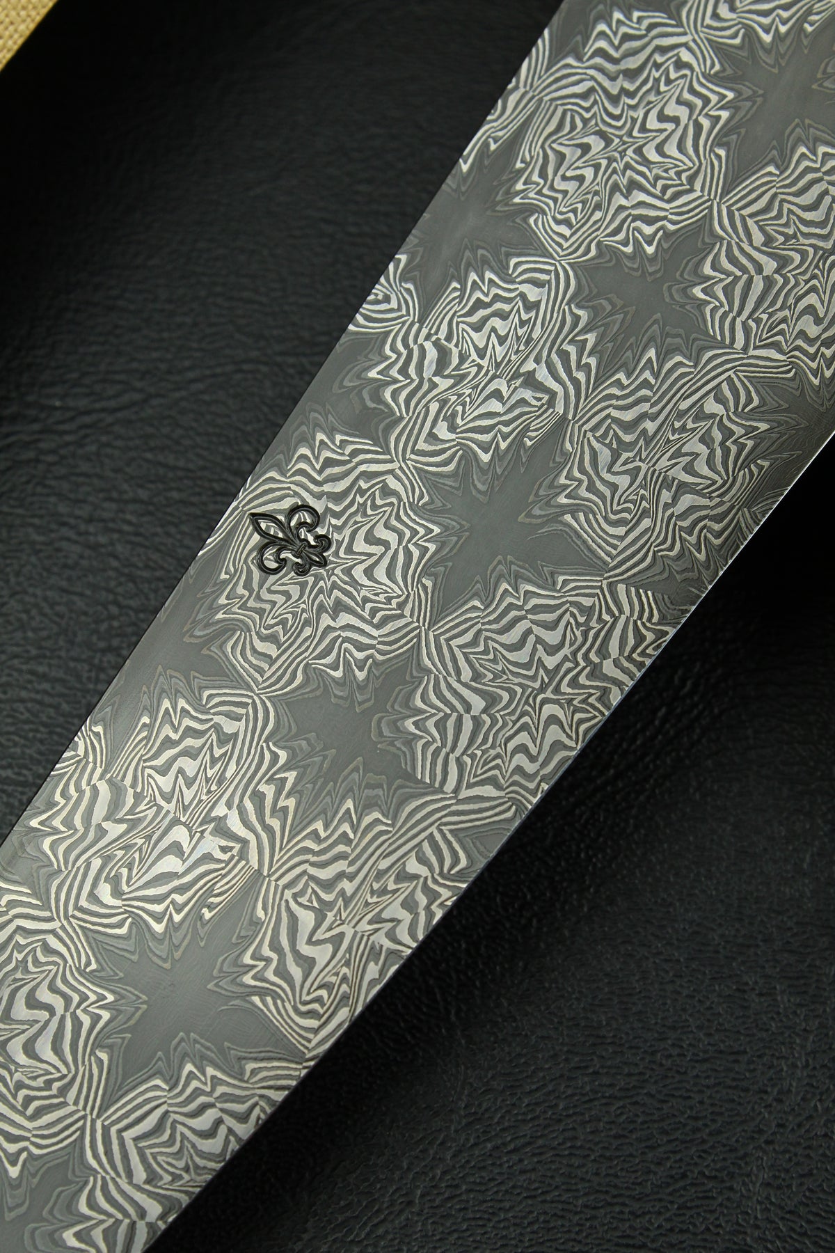 Gyuto Black Star B&W Ebony Oval Damascus
