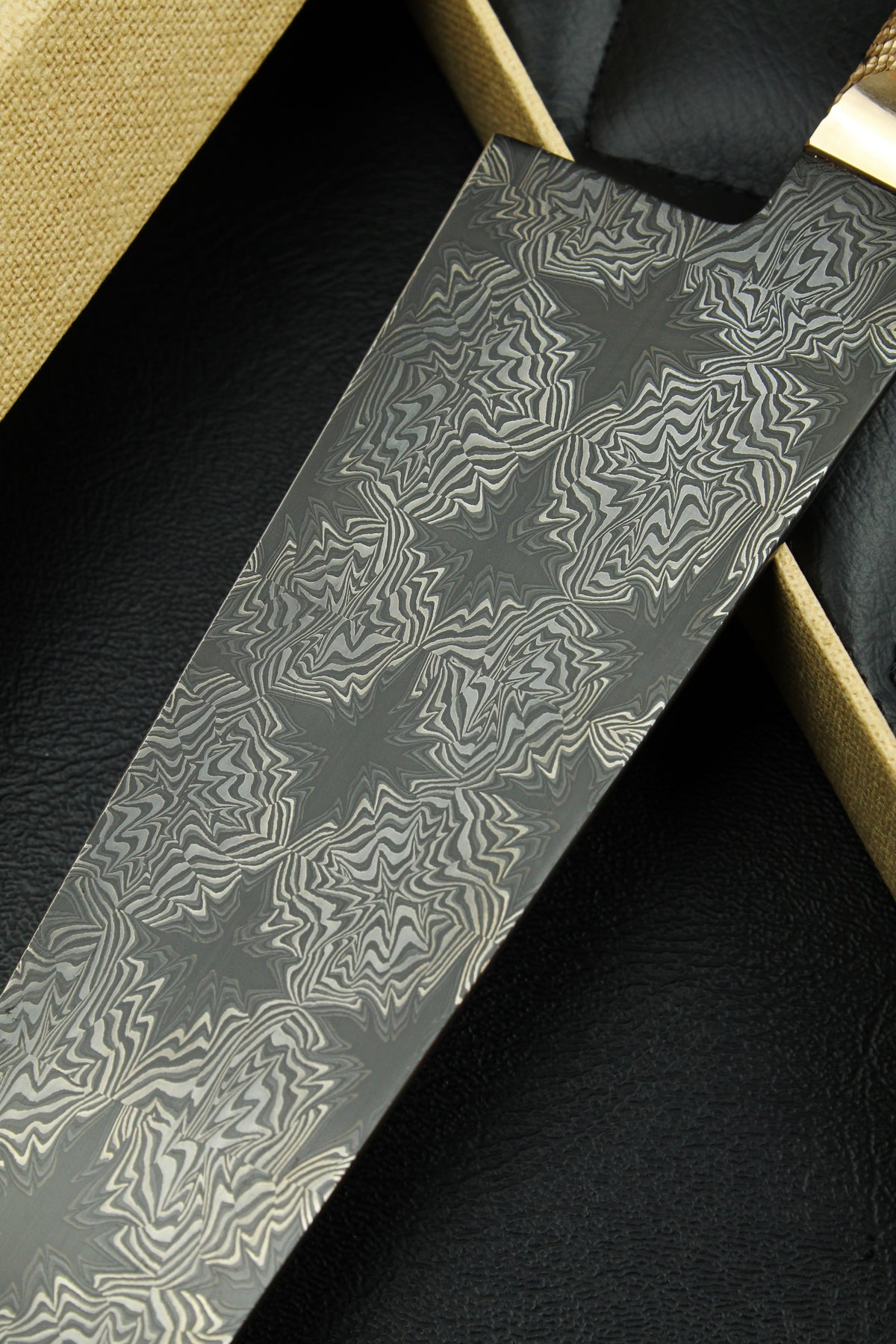 Gyuto Black Star B&W Ebony Oval Damascus