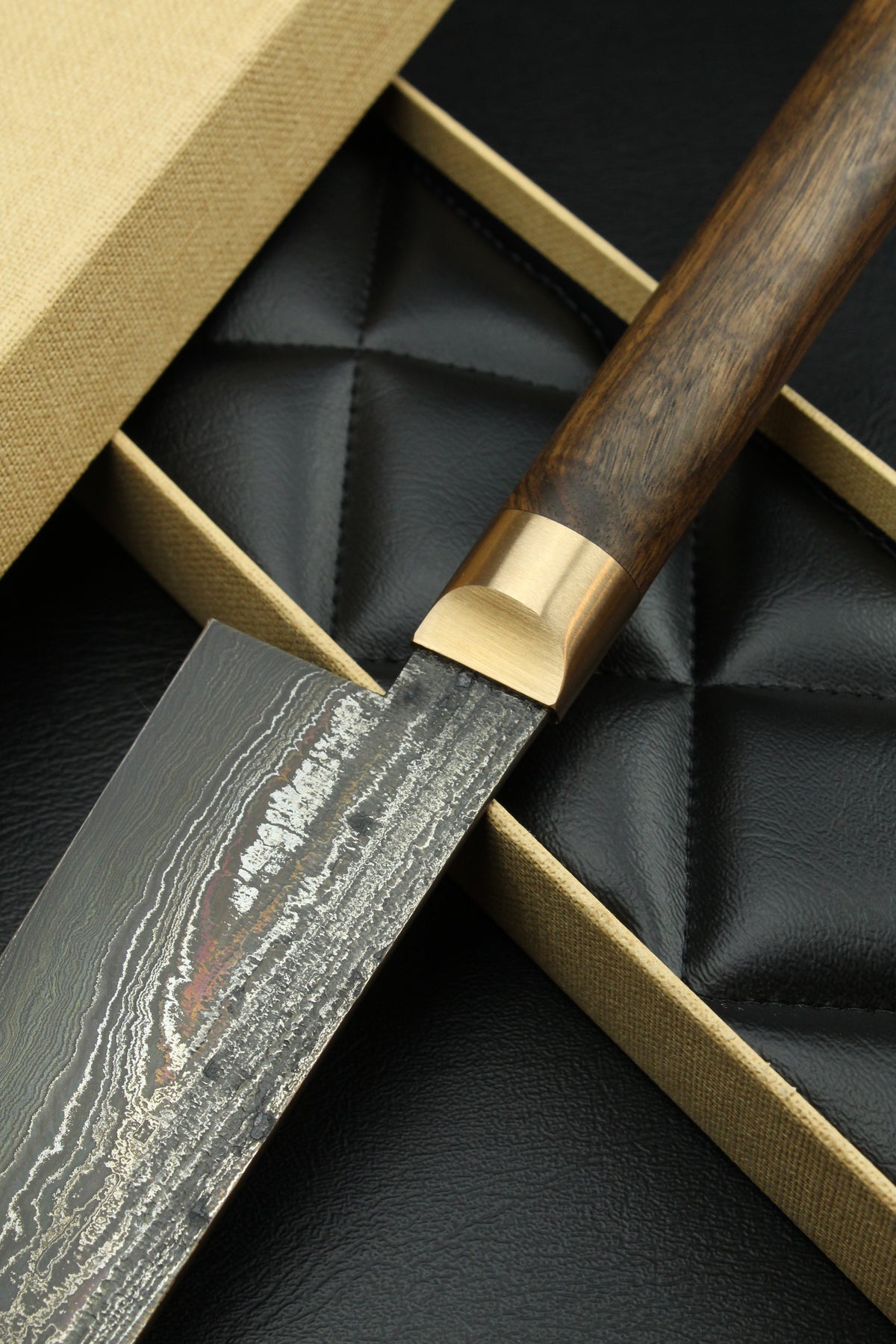 Damascus Santoku 320L German Walnut