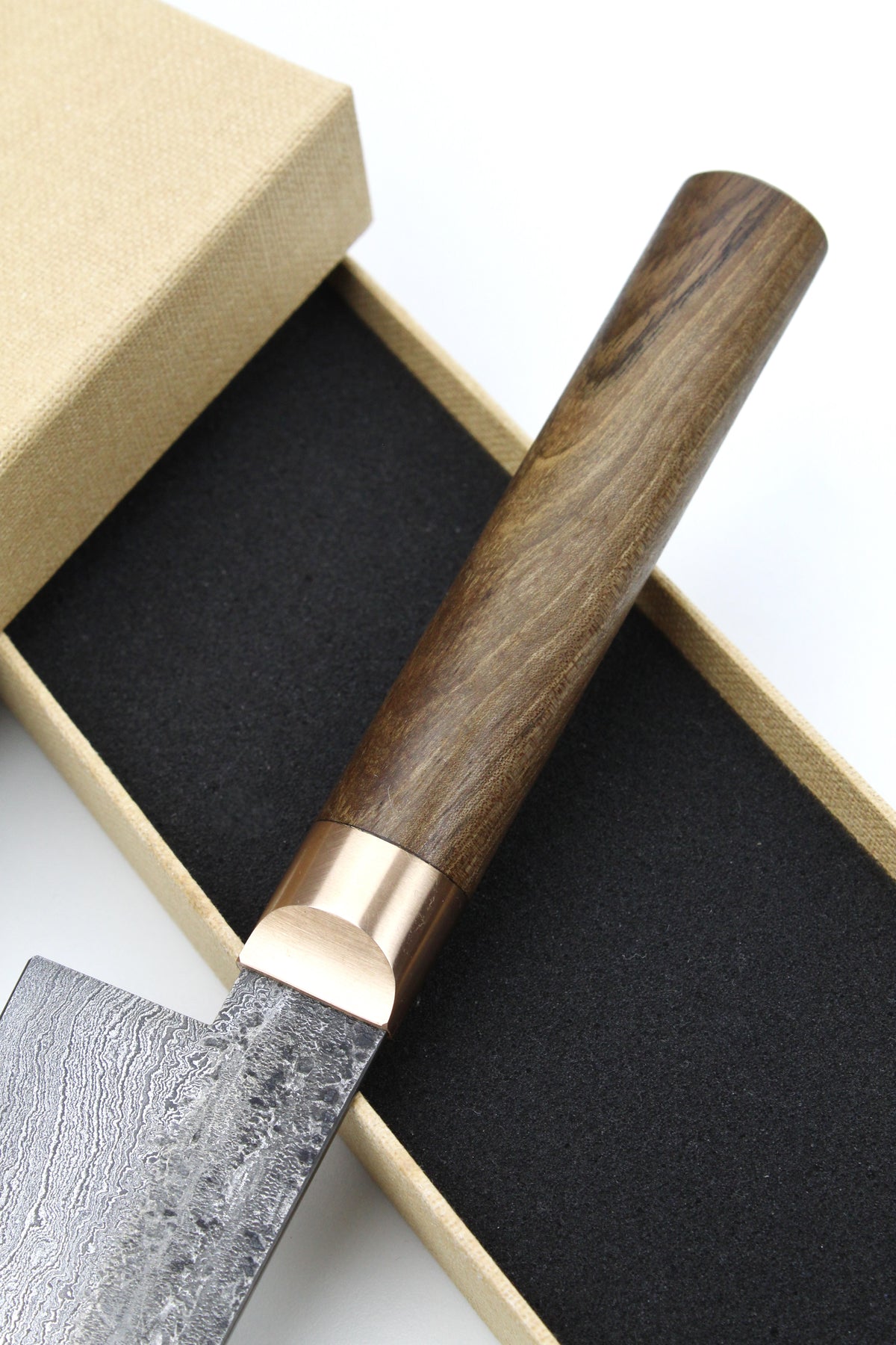 Damascus Santoku 500L Walnut