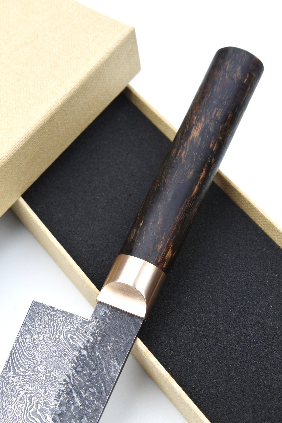 Damascus Santoku 320L Torsion Walnut