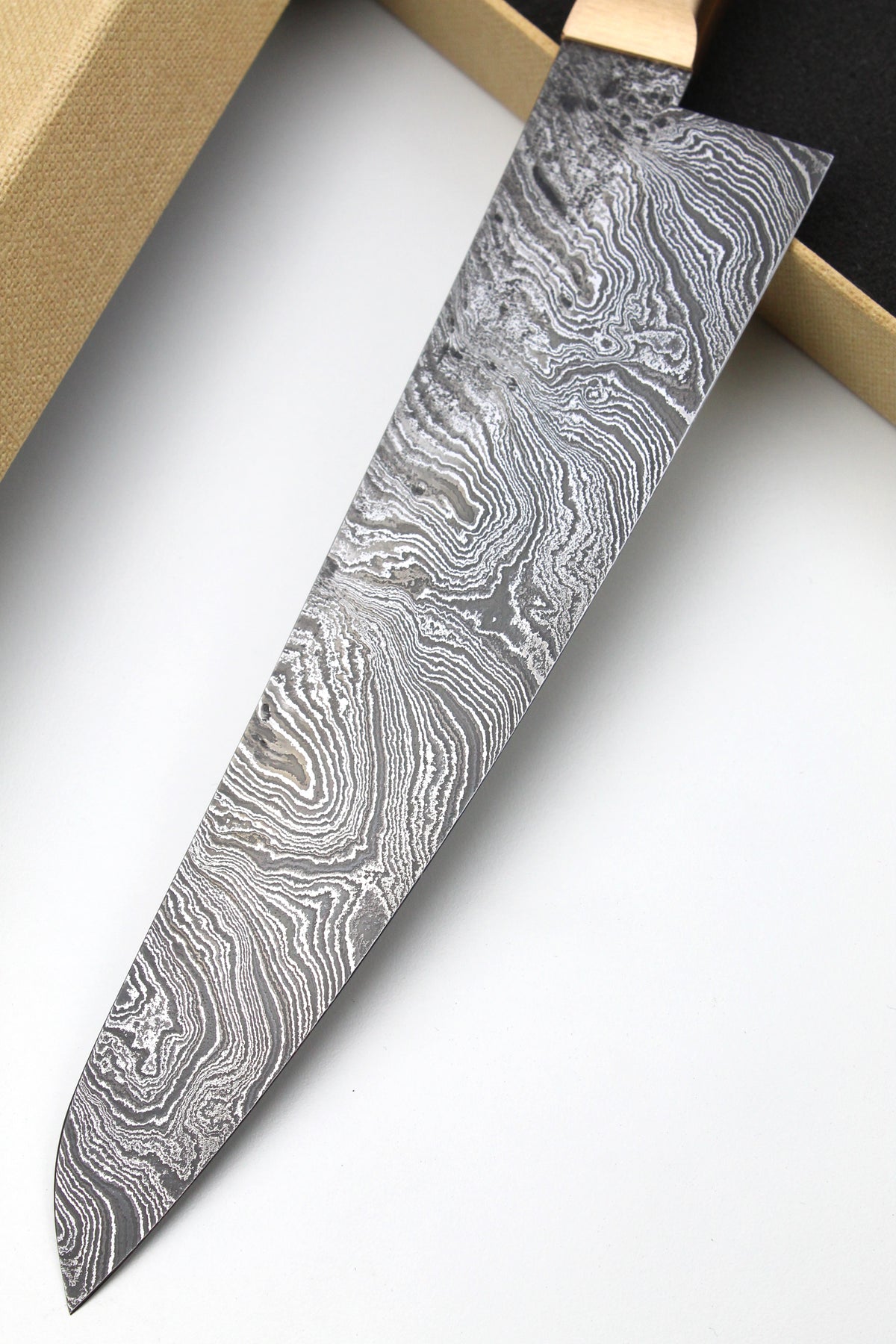 Gyuto Damascus HL Torsion Walnut