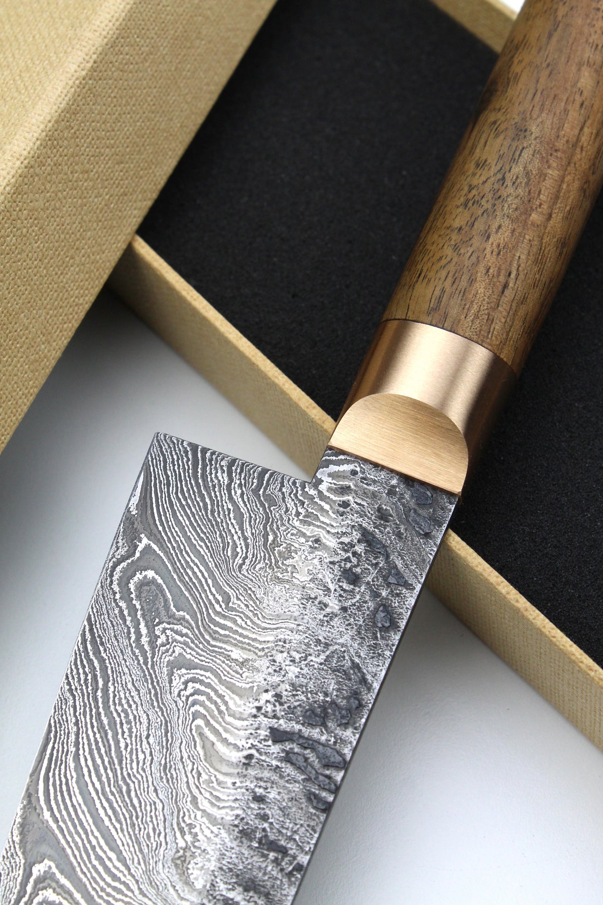 Gyuto Damascus HL Torsion Walnut